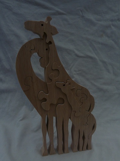 Trio de girafes en bois brut, verni, peint, vous pouvez choisir sur commande